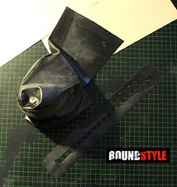 Latexmaske Reißverschluss einkleben hergestellt von boundstyle.de